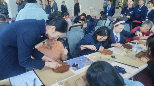 復(fù)古鐘表手工制作活動現(xiàn)場._上海物業(yè)公司服務(wù)